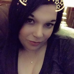 Meet your Posher, Adrianne